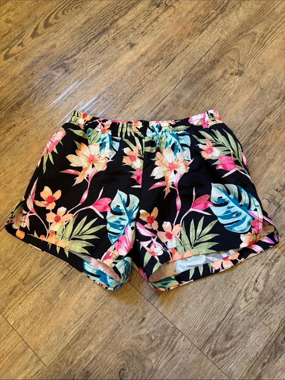 Old Navy Black Tropical Floral Athletic Shorts with Multicolor Print